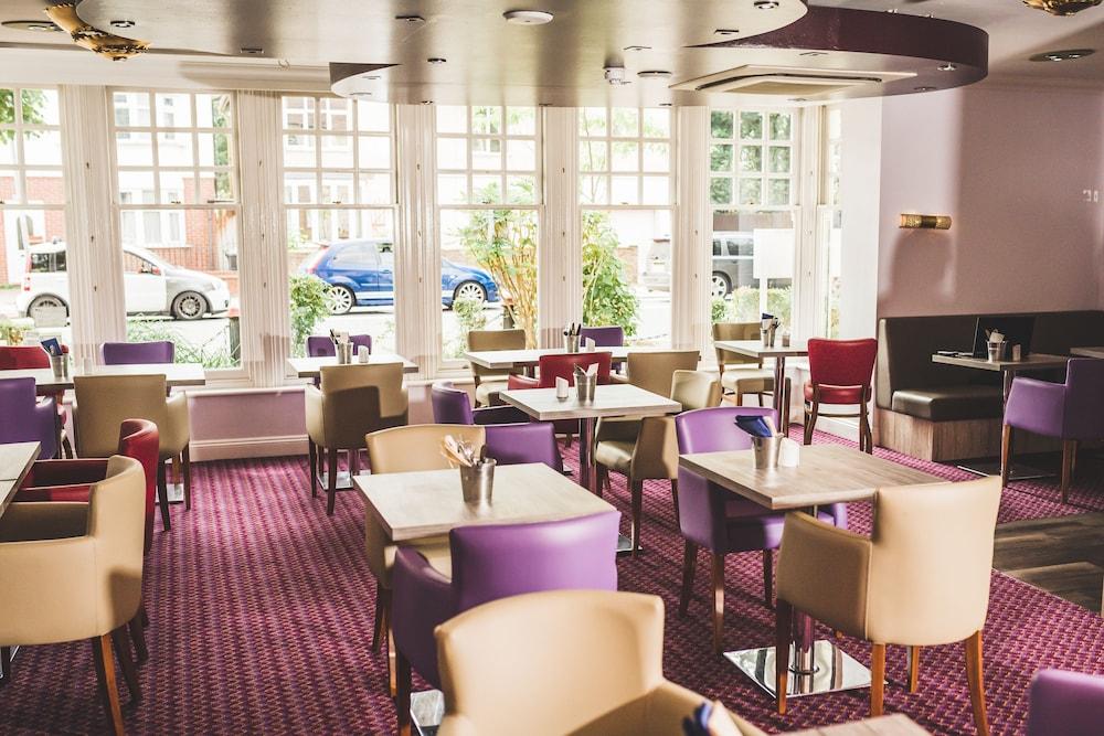 The Queensgate Hotel بيتربرو المظهر الخارجي الصورة